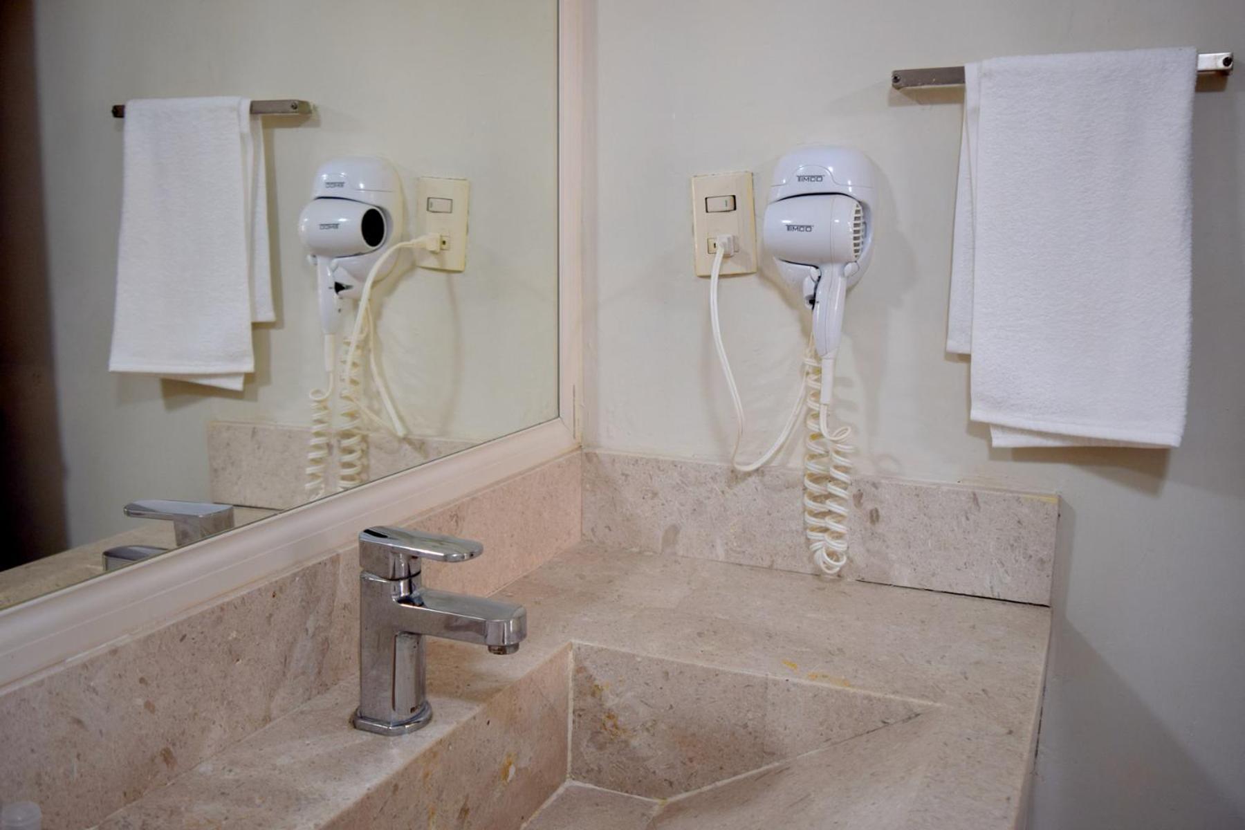 Hotel San Ignacio Inn Torreon Bagian luar foto
