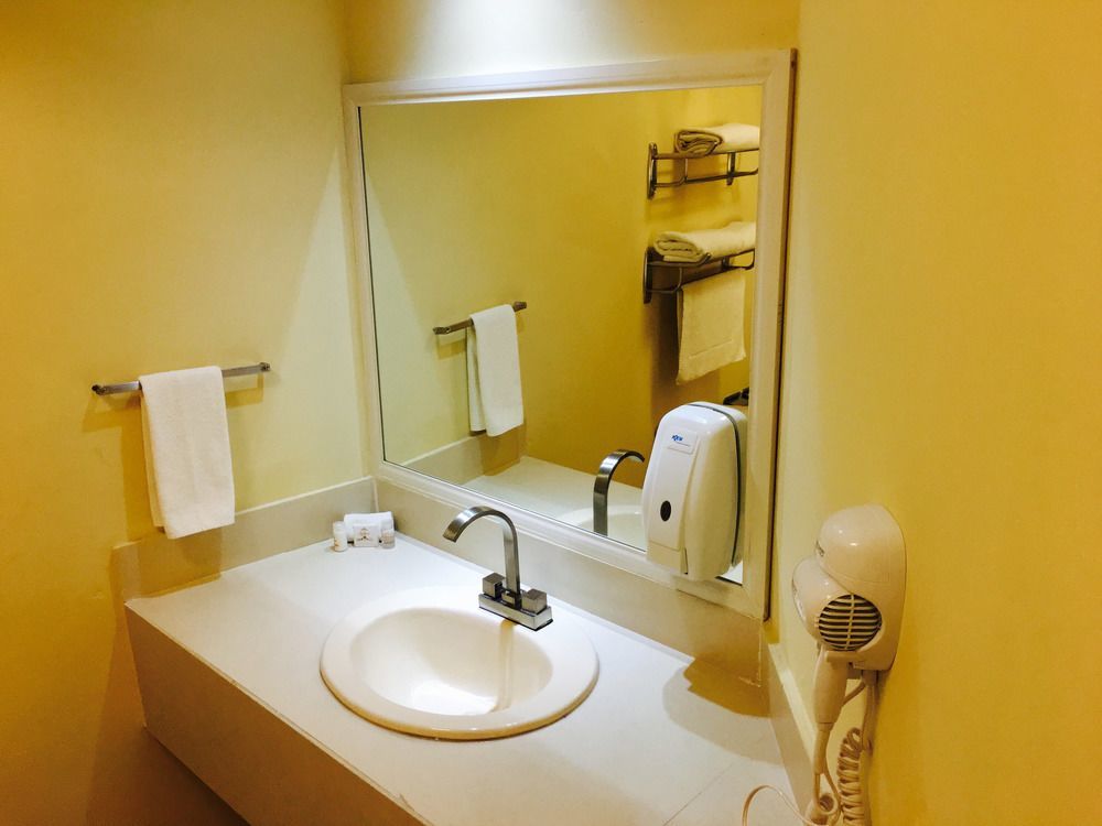 Hotel San Ignacio Inn Torreon Bagian luar foto